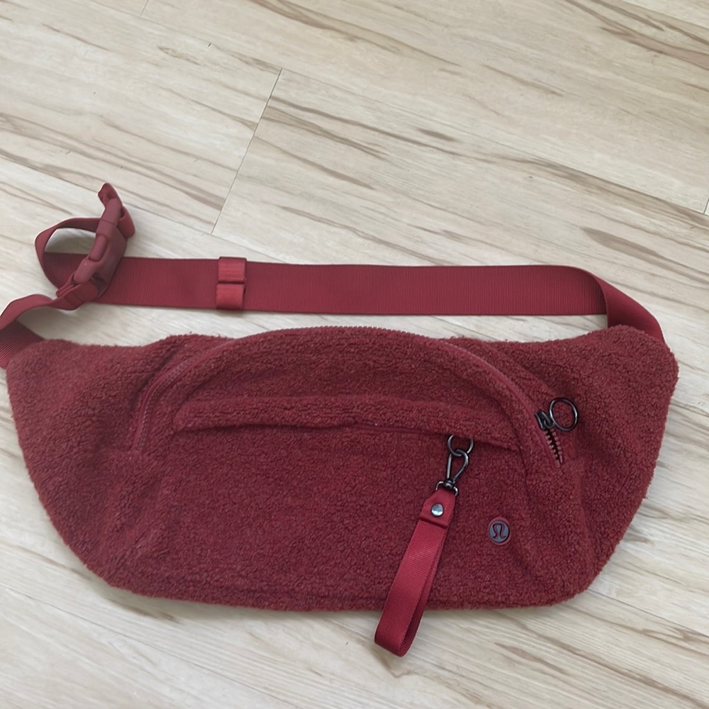 Sherpa lululemon sling or belt bag in deep red